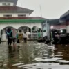 Banjir Sudah Surut, Namun Belum Beranjak dari Degayu