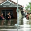 Banjir merendam rumah warga Tirto Kecamatan Pekalongan Barat Kota Pekalongan