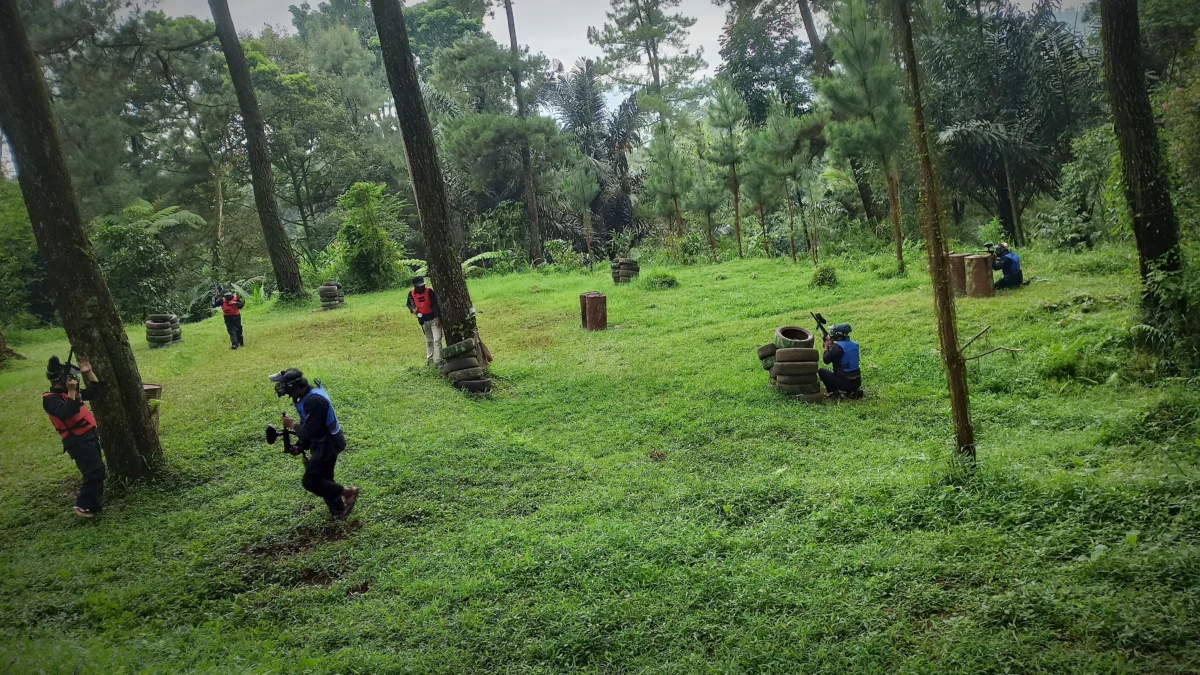 Serunya Permainan Painball di Buper Linggoasri, Seperti Perang Tengah Hutan