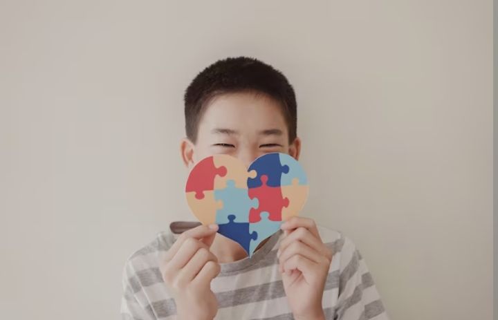 Bagaimana Mengenal dan Mendampingi Anak Autisme