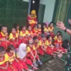 Outing Class, Puluhan Anak Paud KB RA Kartini Desa Ketitang Kidul Datangi Makoramil Bojong