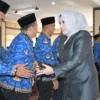 Bupati Fadia Arafiq Serahkan 755 SK Kenaikan Pangkat PNS