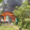 rumah di desa lebakbarang ludes terbakar