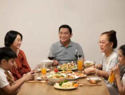 4 Manfaat Makan Bersama Keluarga yang Penting untuk Diterapkan