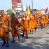 Menyambut kedatangan 32 biksu