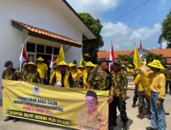 Rangkul Petani saat Daftar Bacaleg, DPD Partai Golkar Batang Yakin Menangkan 13 Kursi