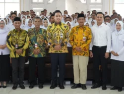 Serahkan SK Pengangkatan Guru PPPK Formasi 2022, Bupati Dico Minta Guru Tetap Komitmen Kembangkan Kompetensi