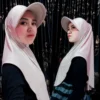 Padukan topi dan hijab