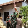 TNI-Polri dan Camat Karangdadap Cek Pemasangan Bendera Merah Putih di Desa-desa