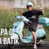Mengendarai Vespa Batik Indonesia