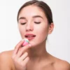 bikin scrub bibir sendiri dengan bahan alami