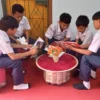 Pelajar SMP di Tegal Sulap Sampah Jadi Meja dan Kursi
