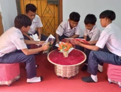 Pelajar SMP di Tegal Sulap Sampah Jadi Meja dan Kursi, DPRD Acungi Jempol