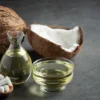 Minyak kelapa menjadi salah satu bahan alami atasi uban. (jcomp/Freepik)